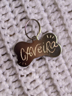 Placa pet gravada à mão