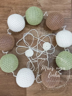 Varal de bolinhas decorativo para berço de crochê