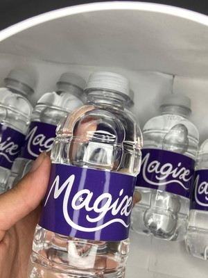 Garrafinha de água mineral personalizada com sua logo