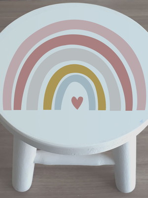 Banquinho de madeira com pintura arco íris - infantil