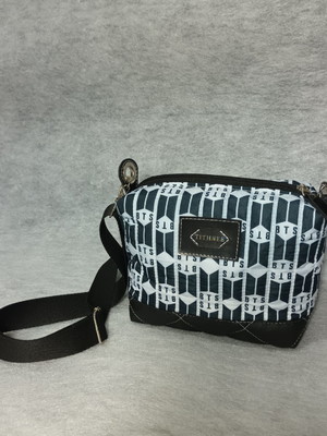 Bolsa bts born singer