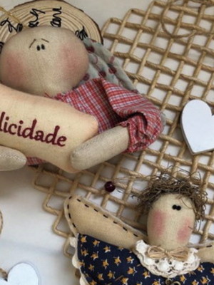 Boneco de pano anjinhos felicidade