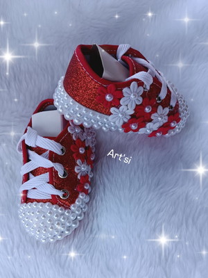 Sapatinho com pérolas rn , vermelho