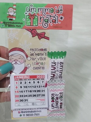Mini calendário 2024 com imã e 2 balinhas- natal