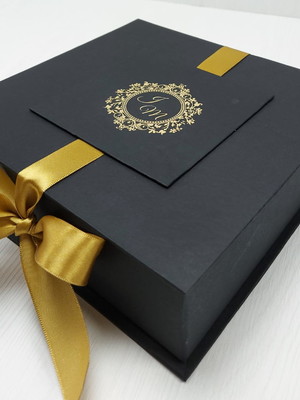 Caixa padrinhos 20x20x6 c plaquinha e hotstamp cartonagem