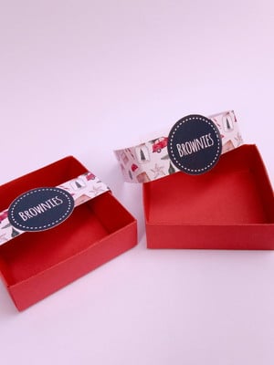 Caixa para brownie colorida com cinta personalizada