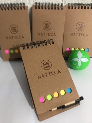 Bloco de anotações com caneta e autoadesivo personalizado