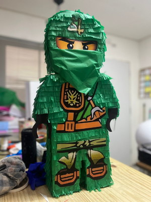 Pinhata ninja go verde m, com bastão, tapa olhos e confete