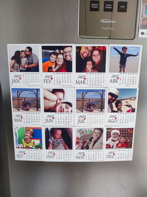 Calendário com fotos personalizados com imã de geladeira