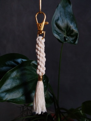 Lembrancinha chique e delicada (chaveiro macrame)