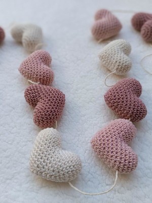 Varal decorativo de corações off white, rosê e rosa queimado