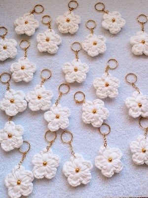 Chaveiro flor de crochê lembrança lembrancinha 10 unidades