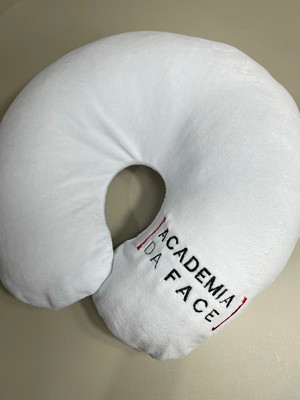 Travesseiro de pescoço personalizado com logomarca bordada