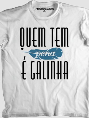 Camiseta engraçada ditado quem tem pena é galinha