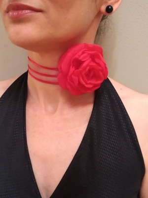 Choker flor/ flor no pescoço