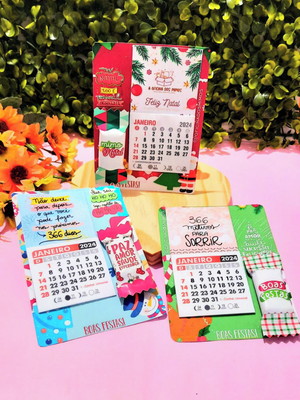 Card com mini calendário e balinha- natal