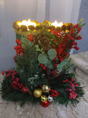 Castiçal natalino duplo com velas artificiais