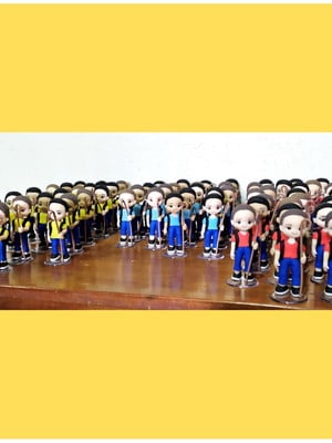 Lembrancinhas bonecos peregrinos em biscuit