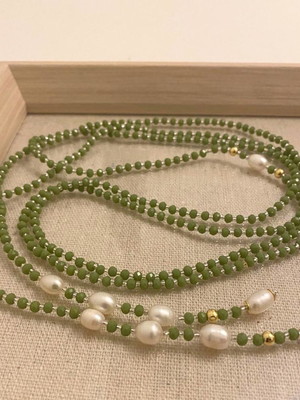 Colar pashmina de cristais verde e pérolas de água doce