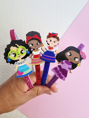 Kit com 4 tiaras com aplique - família madrigal
