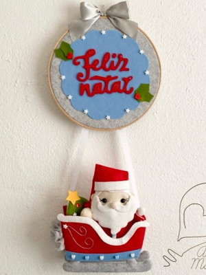 Enfeite de porta de natal bastidor e trenó