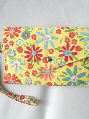 13. bolsa de mão clutch em tecido floral
