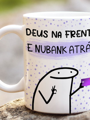 Caneca flork deus na frente e nubank atrás bento meme