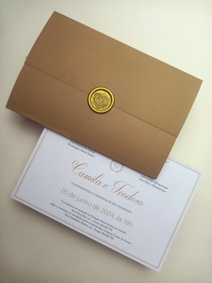 Convite de casamento com envelope kraft e lacre de cera