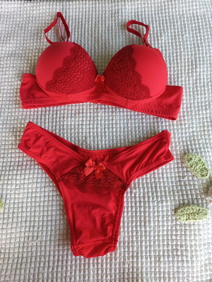 Conjunto de lingerie vermelho sutiã e calcinha