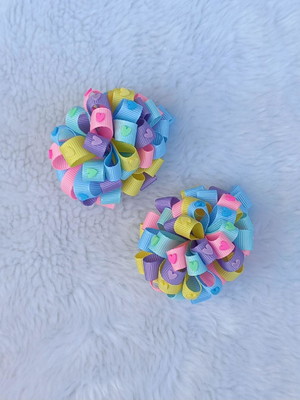 Laço pompom de fita colorido