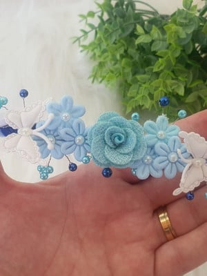 Tiara trançada azul com regulador