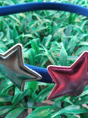 Tiara infantil com estrelas