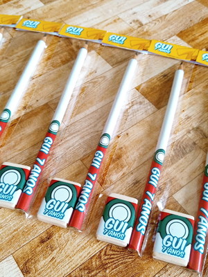 50 kit escolar com lápis e borracha