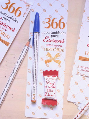 Cartão com caneta e balinha personalizados ano novo