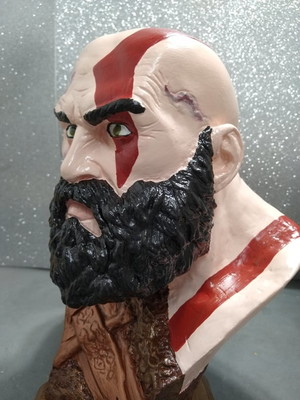 Kratos em gesso pintado e envernizado