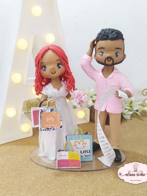 Topo de bolo casamento, noiva com suas bolsas de compras