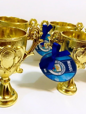 Mini troféu com tag personalizada
