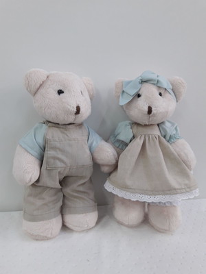Casal de ursos de pelúcia