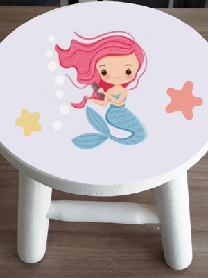 Banco de madeira infantil com pintura sereia e estrelas