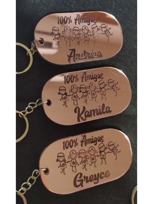 Chaveiro em acrílico espelhado personalizado.