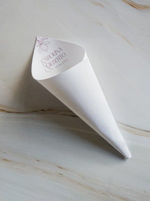Cone para chuva de pétalas ou arroz personalizado
