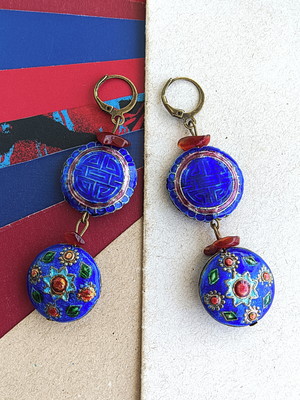 Par de brincos cloisonnè azul e vinho