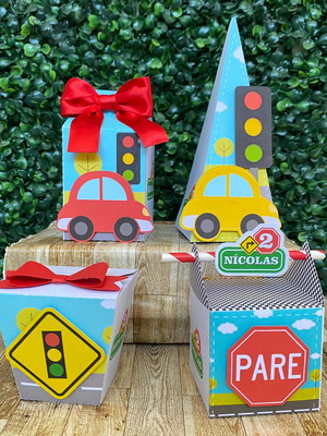 Kit: 16 lembrancinhas personalizadas carrinhos