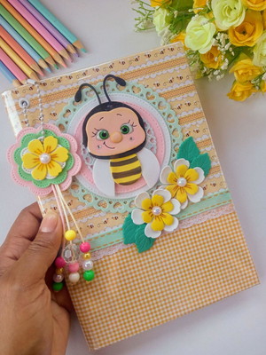 Caderno brochurão pequeno abelhinha