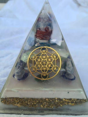 Orgonite pirâmide frequência potencializada metatron