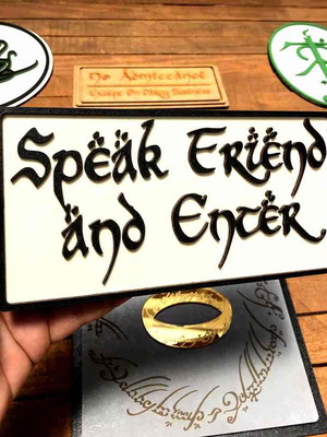 Placa decorativa o senhor dos aneis speak friend 20x9cm