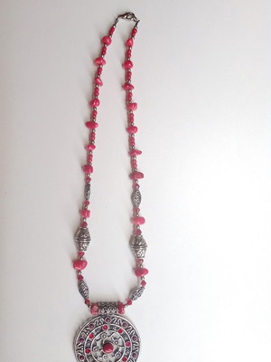 Colar vermelho com mandala