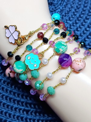 Pulseira artesanal - crochê ouro light, pedras & pingentes