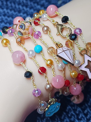 Pulseira artesanal - crochê ouro light, pedras & pingentes