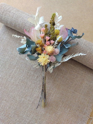 Mini buque com flores desidratadas para vasinho de 12 a 13cm